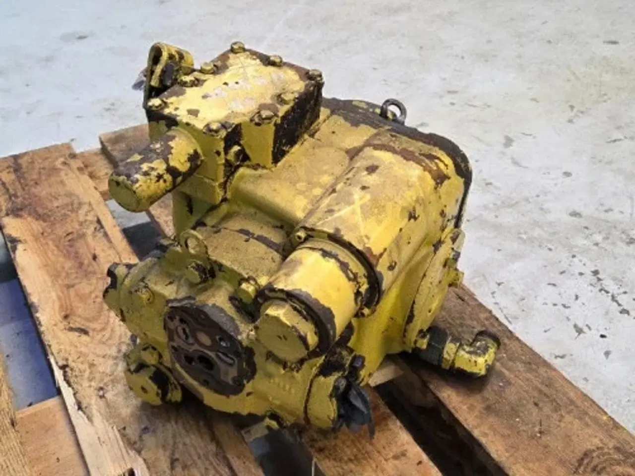 Billede 12 - New Holland 8080 Hydrostatpumpe 80391591