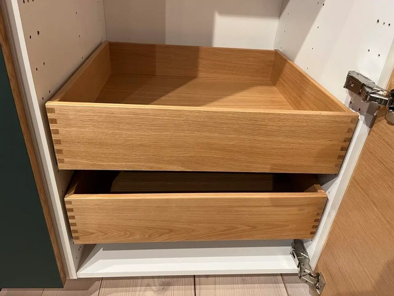 Billede 12 - Skab med Grønne låger