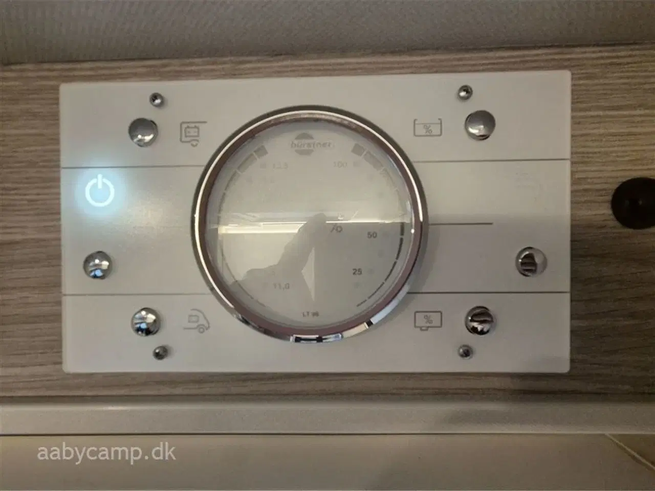 Billede 24 - 2023 - Bürstner Lineo T690 G   Automatgear. solcelle. 2x batterier. inverter. maxfann. Fyldegas. kompressor køleskab. Avara alarm system. anhængertræk. elektrisk indgangstrin.