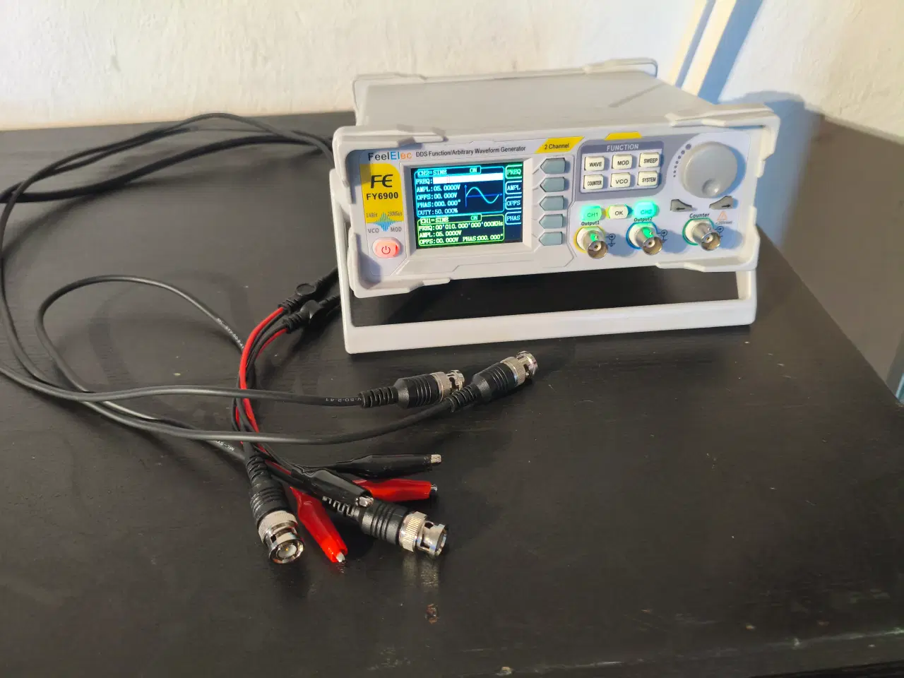 Billede 2 -  FY6900 Digital Signal Generator 60MHz LCD 2Kanale