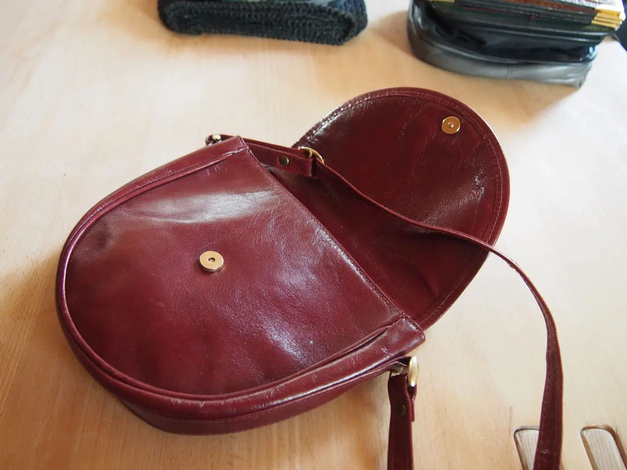 Billede 2 - Bordeaux rød lædertaske