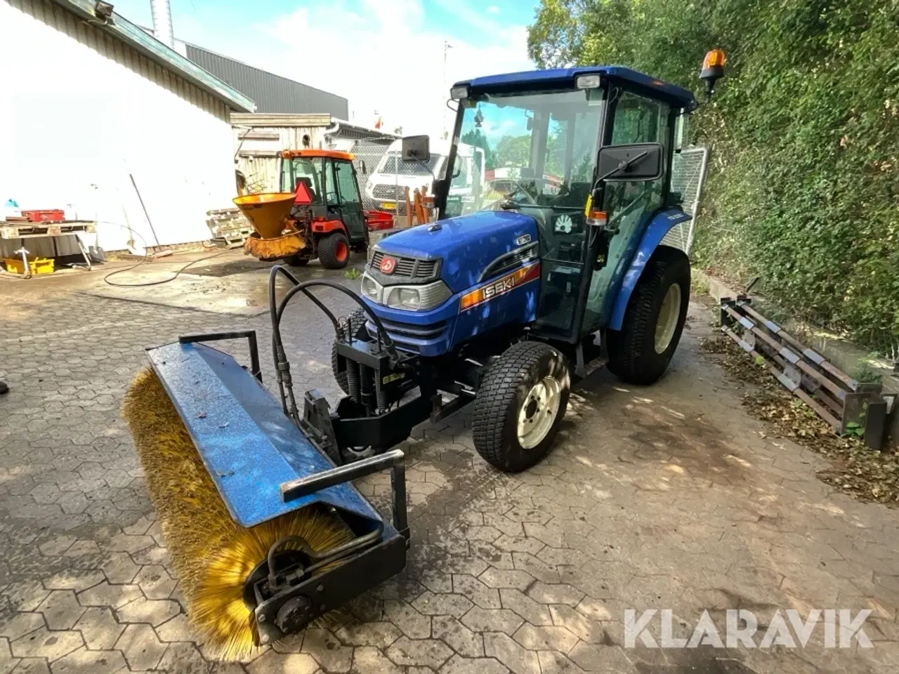 Billede 1 - Traktor Iseki TG5390 med kost og plov