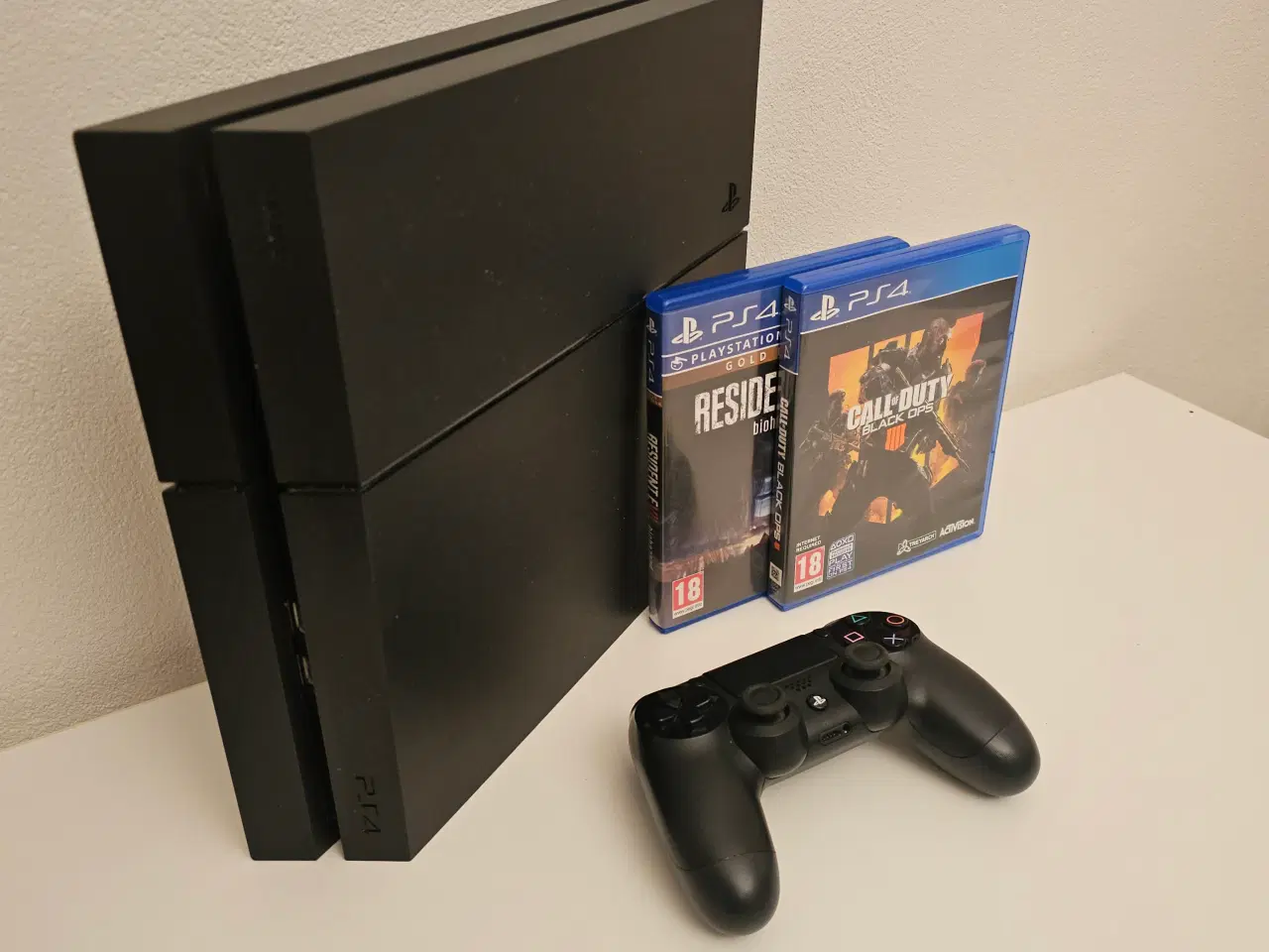 Billede 2 - PS4 Slim 500GB + Call of Duty og Resident Evil
