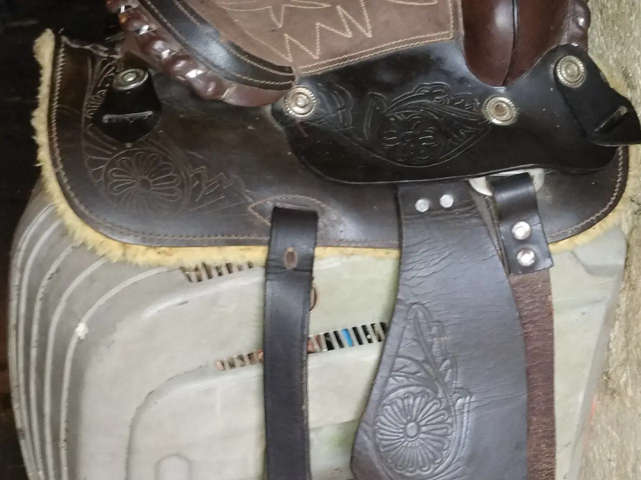 Billede 5 - western sadel børen soret og brun 
