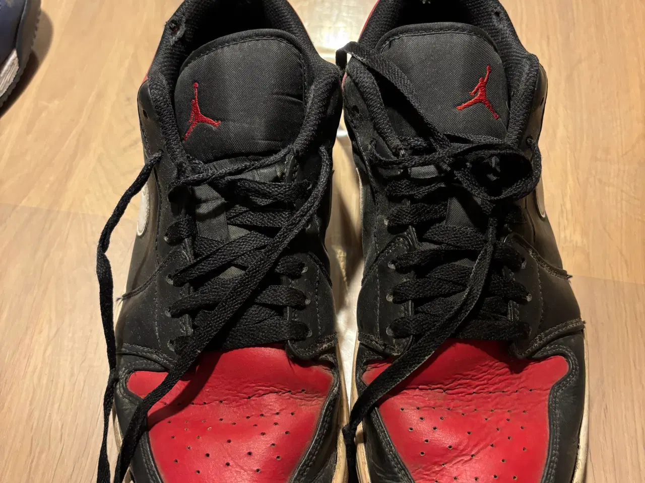 Billede 1 - Nike Air Jordan 1 Low slidte sælges!