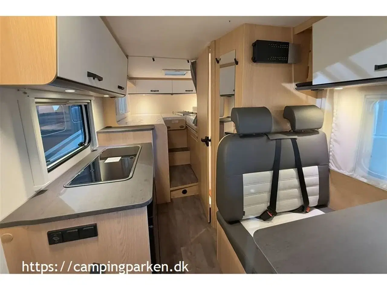 Billede 6 - 2025 - SunLight VAN V66 Adventure   Sunlights populære smalle Van med enkeltsenge - 140hk og automatgear!