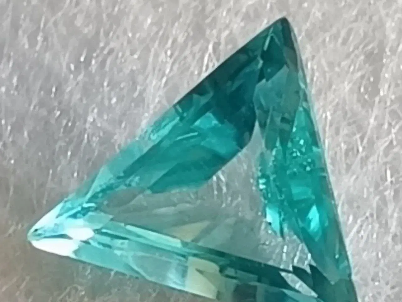 Billede 1 - 2.90 Karat 100% Naturlig & Ubehandlet Cambodjansk