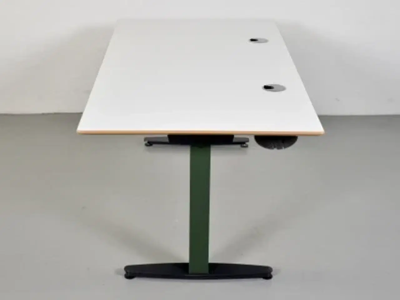 Billede 2 - Hæve-/sænkebord fra duba b8 med hvid plade og grønt stel