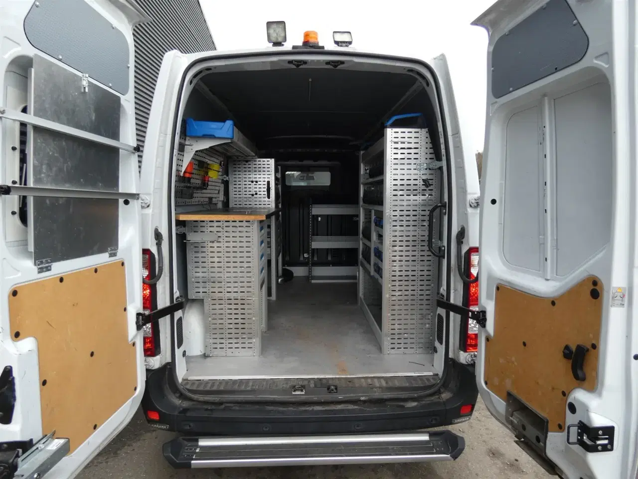 Billede 1 - Renault Master T33 L2H2 2,3 DCI TwinTurbo VÆRKSTEDSBIL 150HK Van Man.