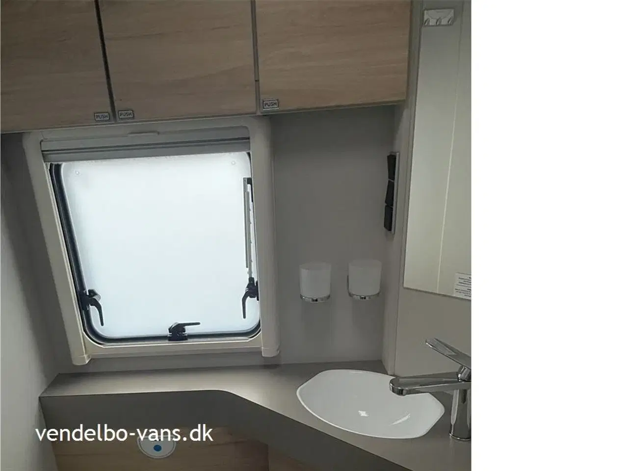 Billede 11 - 2023 - Dethleffs Pulse Classic T 7051 EB   Luksuriøs camper med enkeltsenge og stor garage