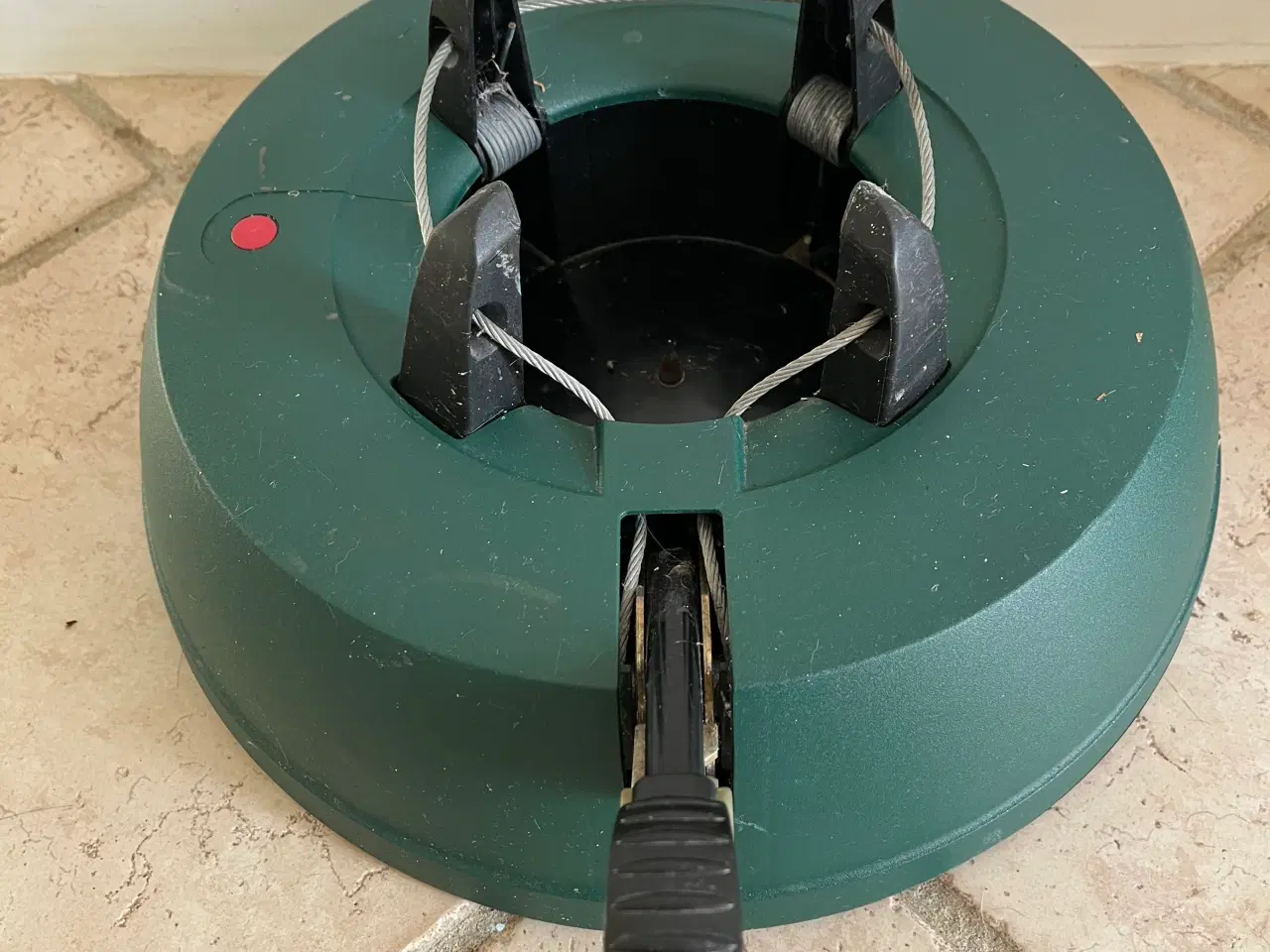 Billede 1 - Juletræsfod med pumpe og vandbeholder