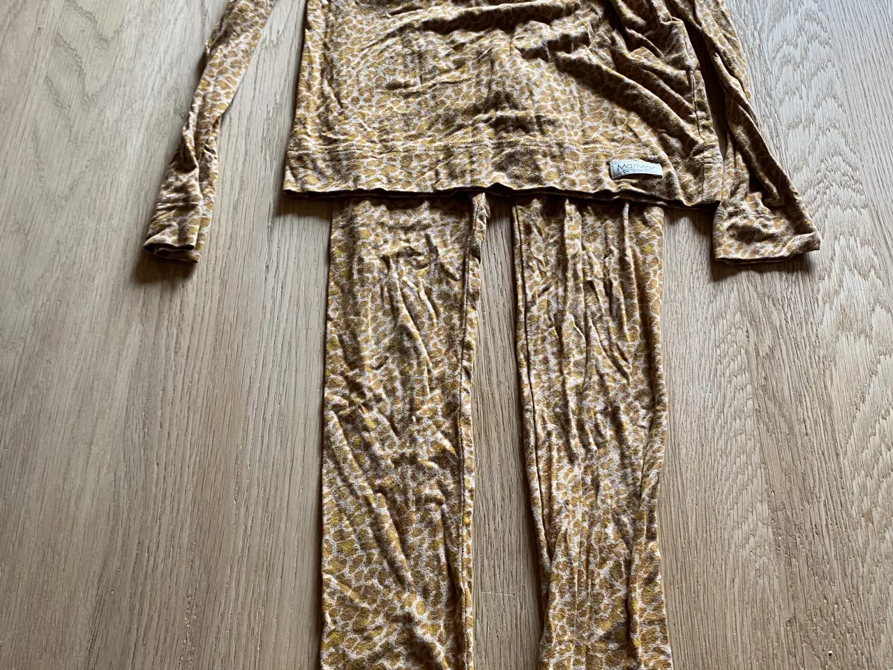 Billede 11 - Pompdelux kjole. 122/ 128. shorts mm