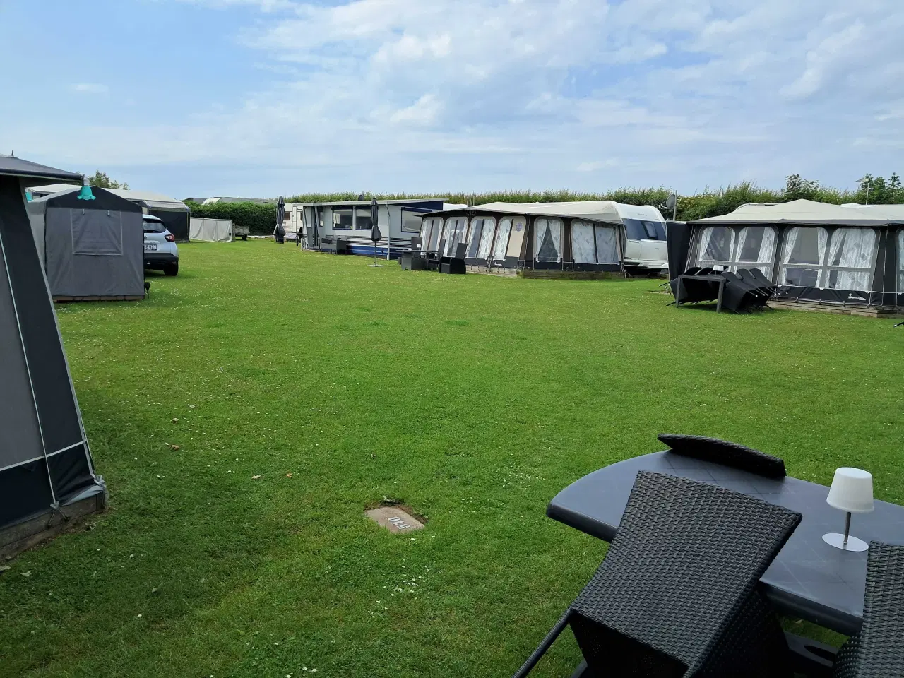 Billede 2 - Campingvogn med fastliggerplads 