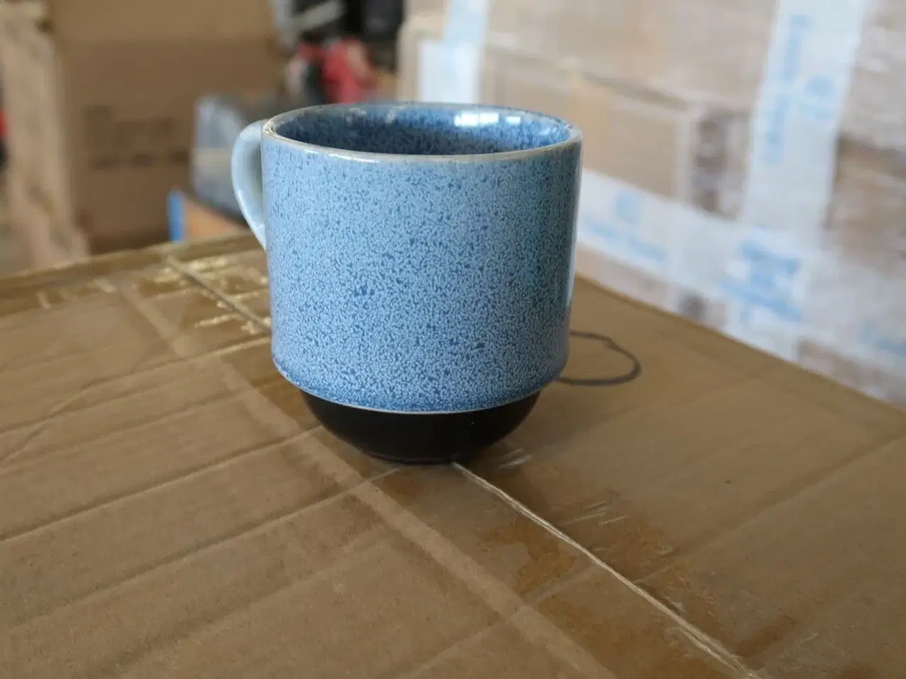 Billede 3 - 6 kasser (48 pr. stk.) Krus m/hank stabelbar blå 26 cl  KEN STORKØKKEN