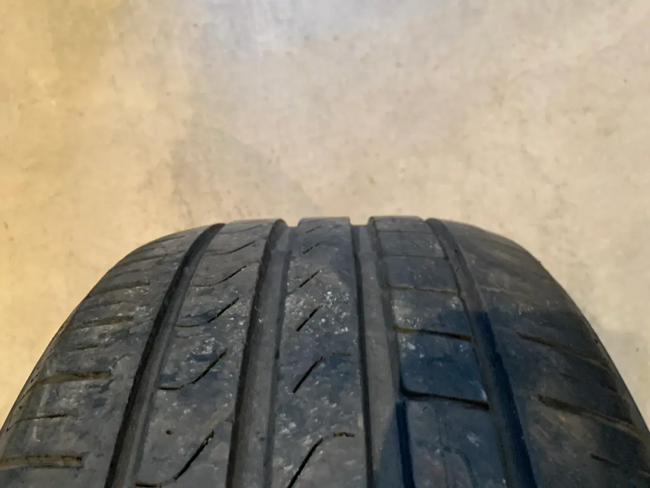 Billede 3 - PIRELLI Sommerdæk 235/45/R17