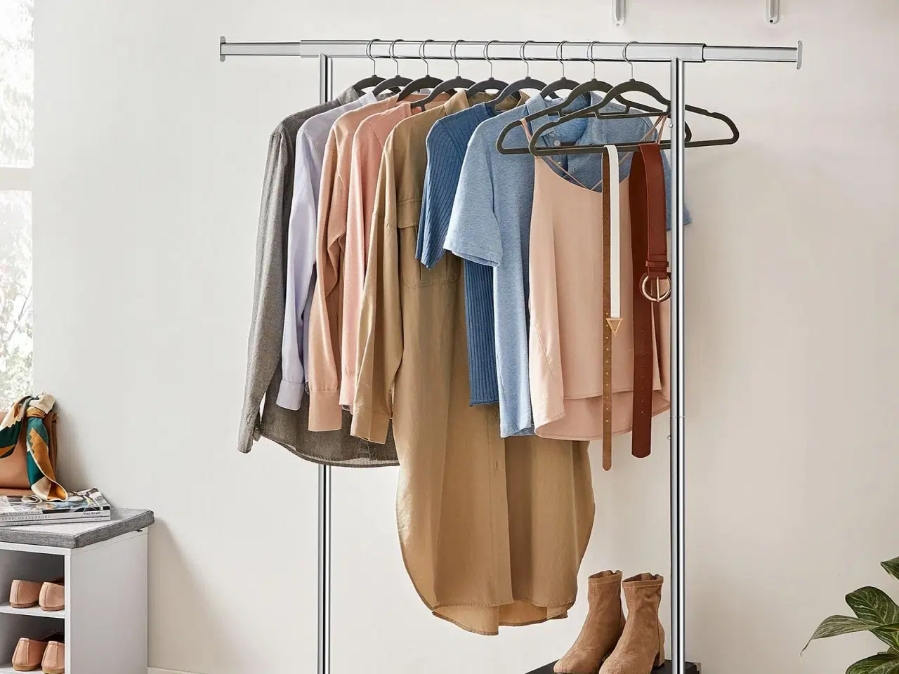 Billede 2 - Tøjstativ på hjul kraftig model, udtrækkelig bøjlestang, 90 kg, sølv