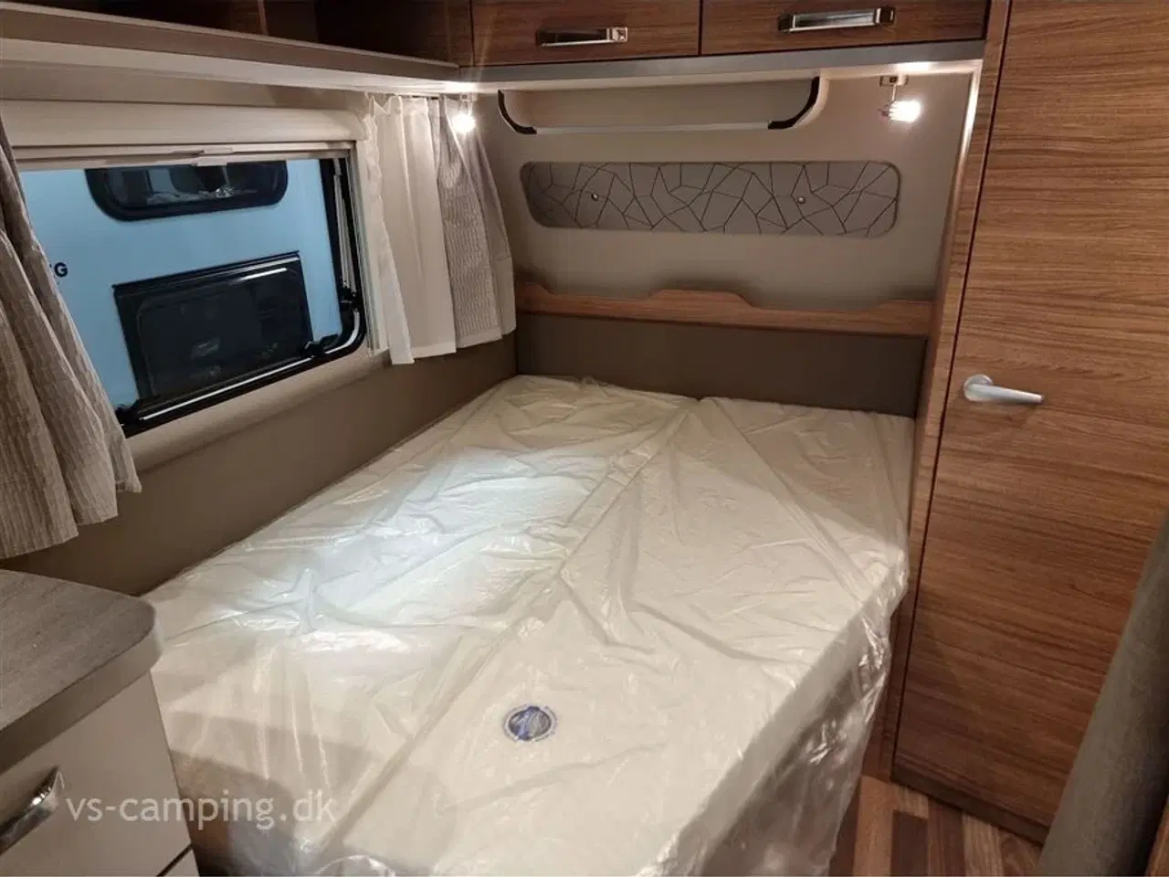 Billede 4 - 2025 - Weinsberg CaraOne 450 FU   ATTRAKTIV CAMPINGVOGN MED FRANSK SENG OG RUNDSIDDEGRUPPE