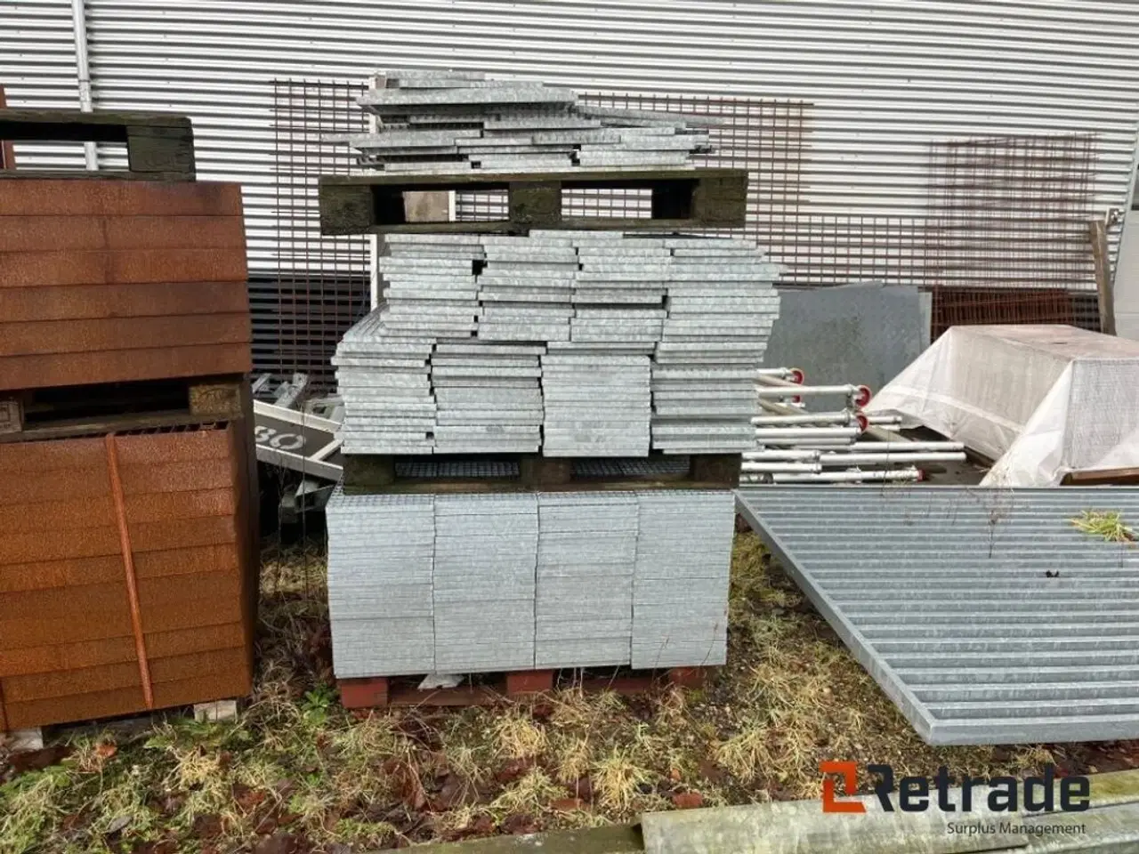 Billede 1 - - - - LOTGalvaniserede gulvriste