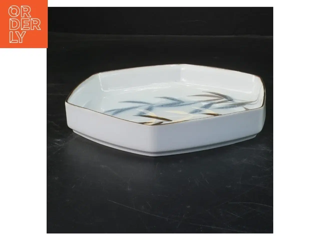 Billede 2 - Porcelænsfad med bladmotiv fra Royal Copenhagen (str. Ø 20 cm)