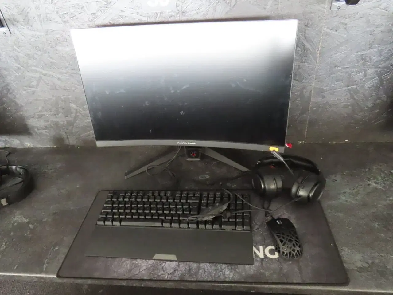 Billede 1 - 27" curved gaming monitor, ASROCK PHANTOM GAMING pg27f15rs1a