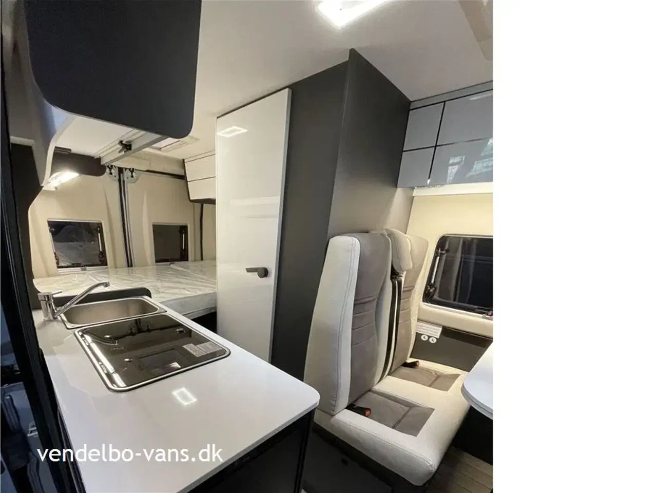 Billede 11 - 2026 - McLouis Menfys Van 1 KUN 541 cm lang - 205 cm bred og 265 cm høj