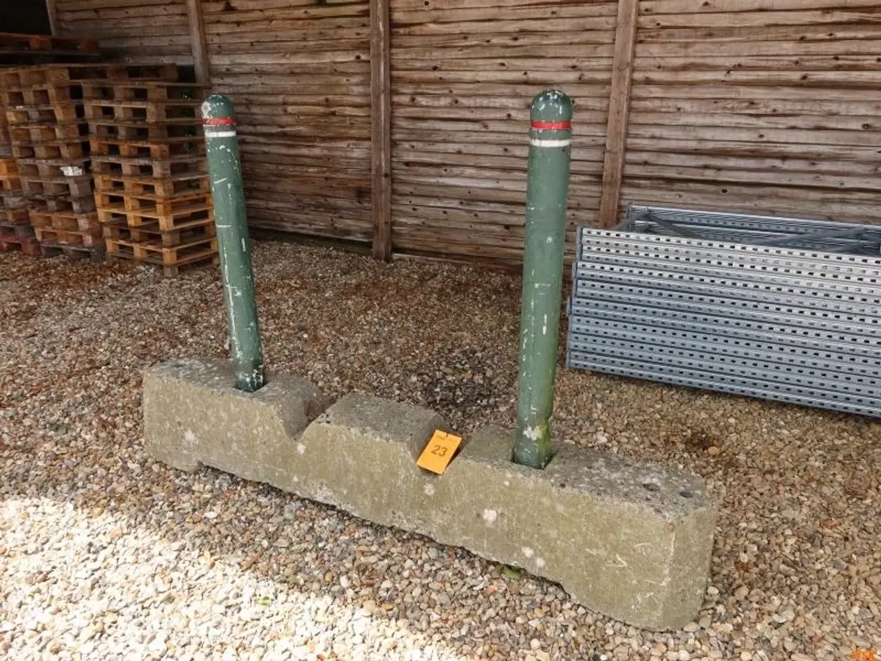 Billede 1 - BETONKLODS / HOF