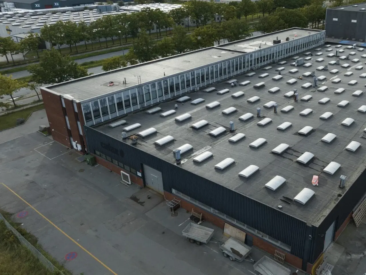 Billede 7 - Stort udendørsareal til parkering og/eller opbevaring