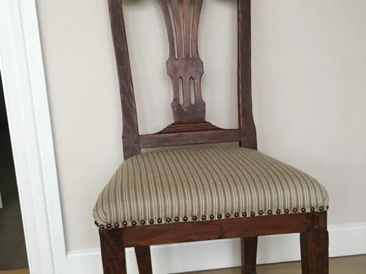 Billede 1 - Antik stol i mørk eg