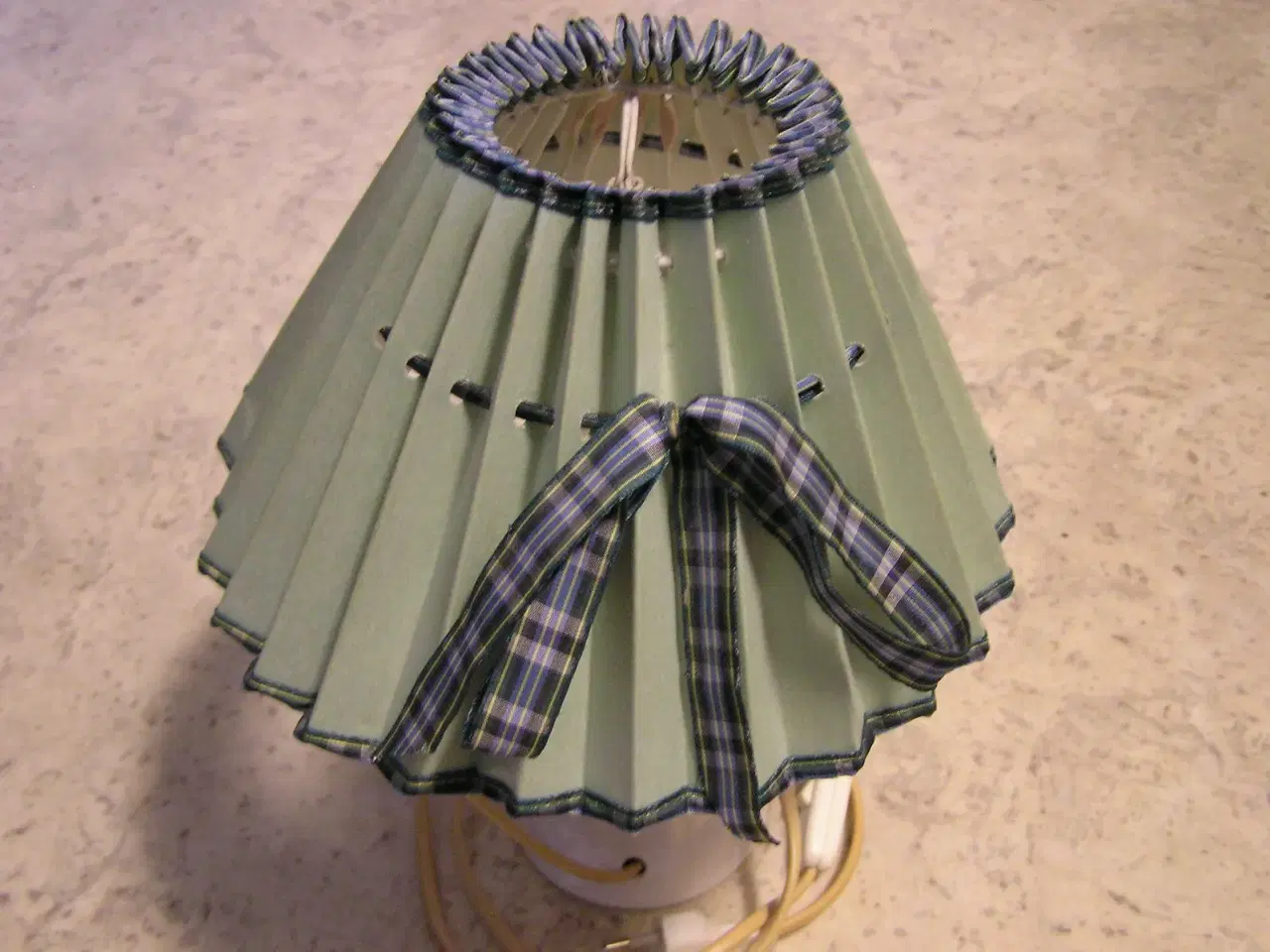 Billede 2 - Lille flot dansk bordlampe med skærm