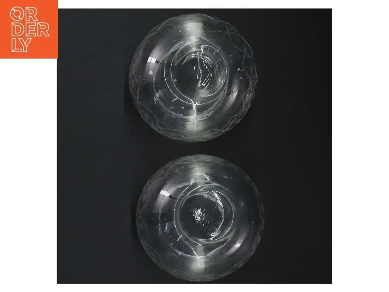 Billede 7 - To runde lysestager med glasdesign (str. Ø. 11 cm. 2 styk)