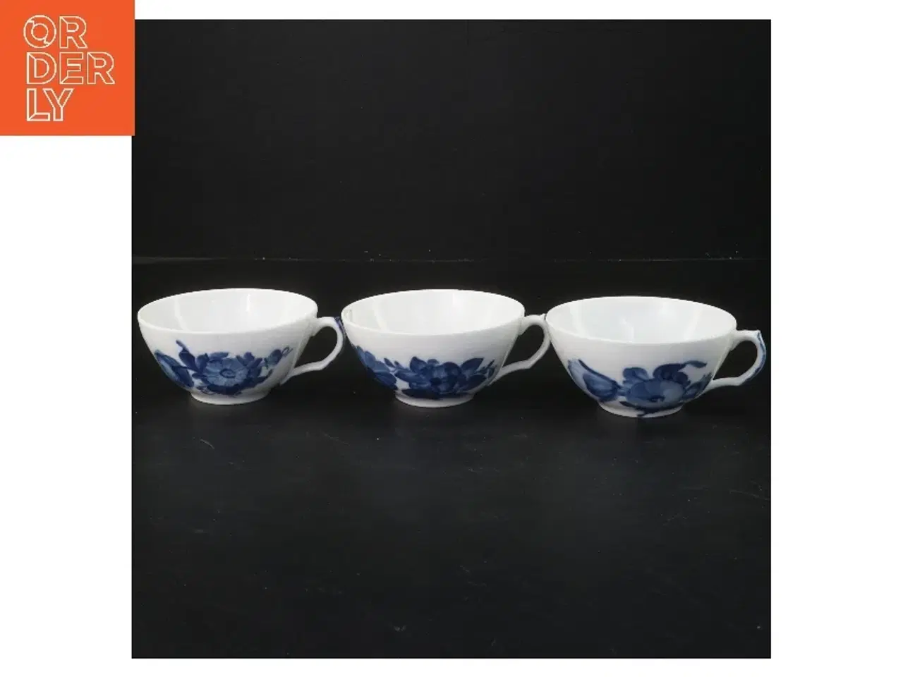 Billede 1 - Kaffekopper med blå blomst fra Royal Copenhagen (str. 3 styk, ø 10 cm)