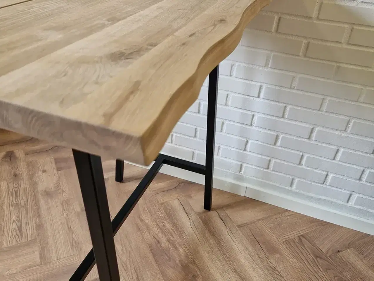 Billede 2 - Nyt barbord 30 mm massivt egetræ hvidolieret 