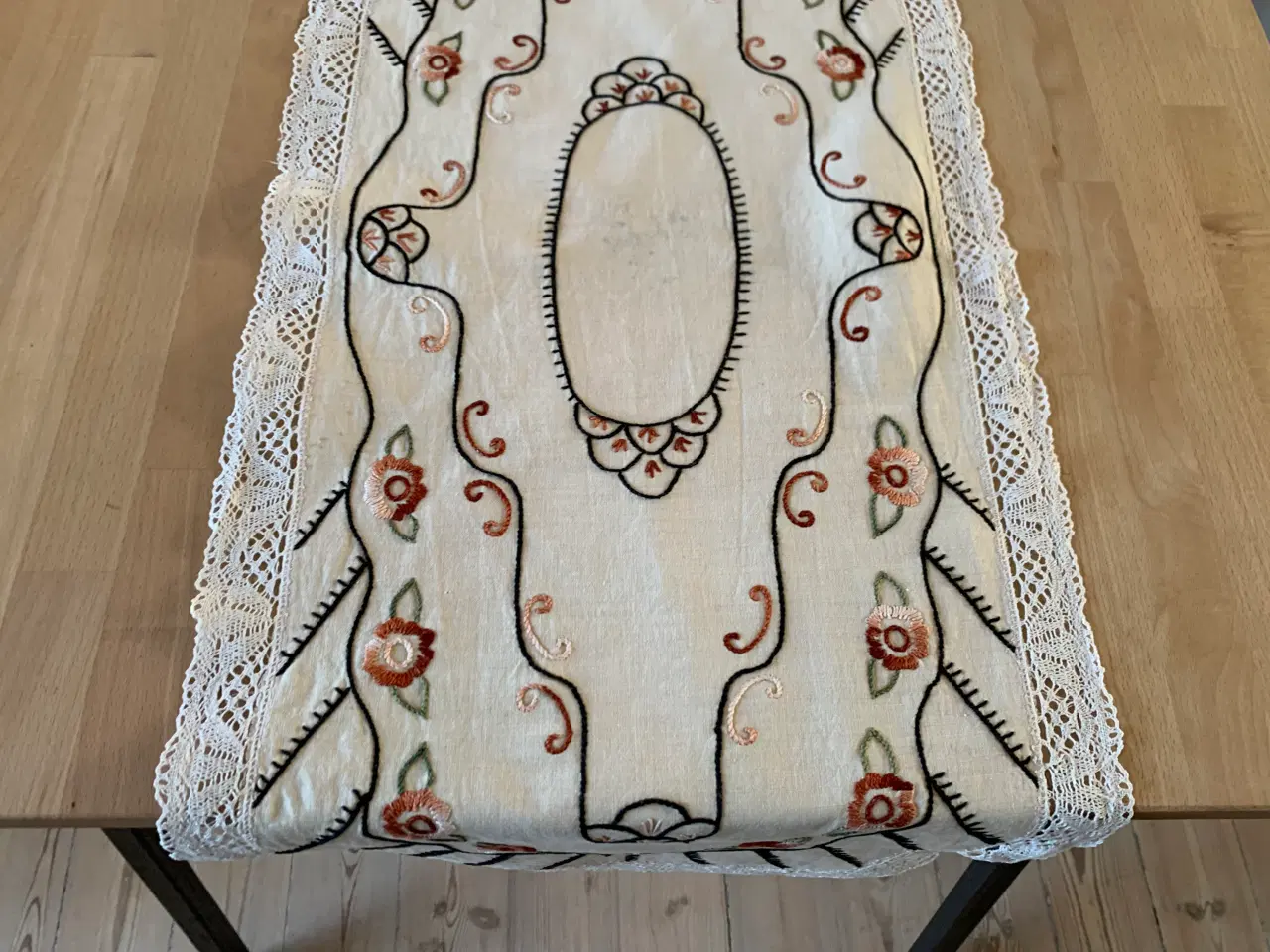 Billede 5 - Duge - bordløbere, hjemmelavet