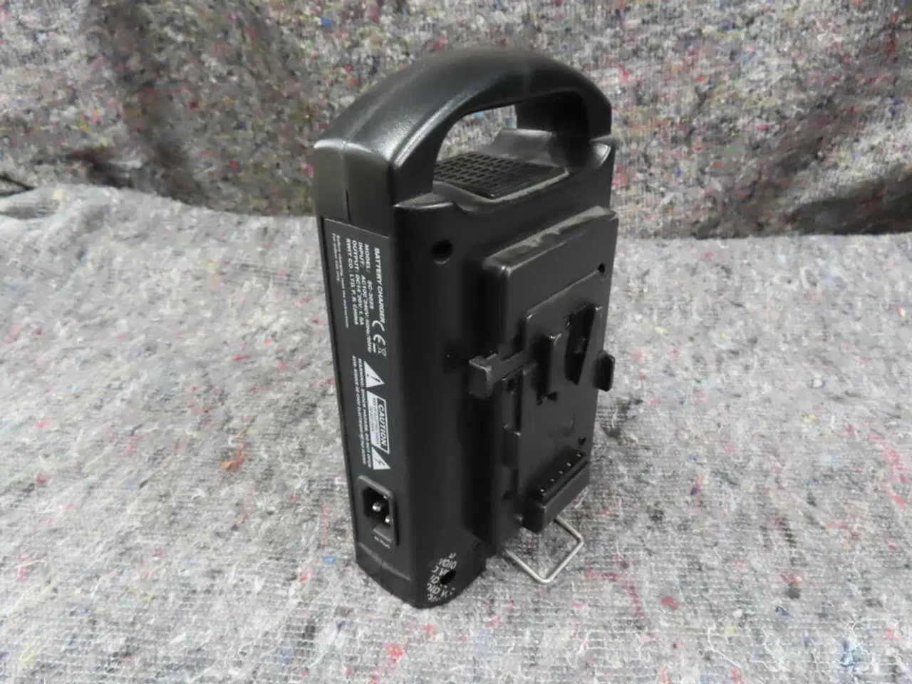 Billede 4 - Oplader til 2 batterier - SWIT (MOMSFRI)