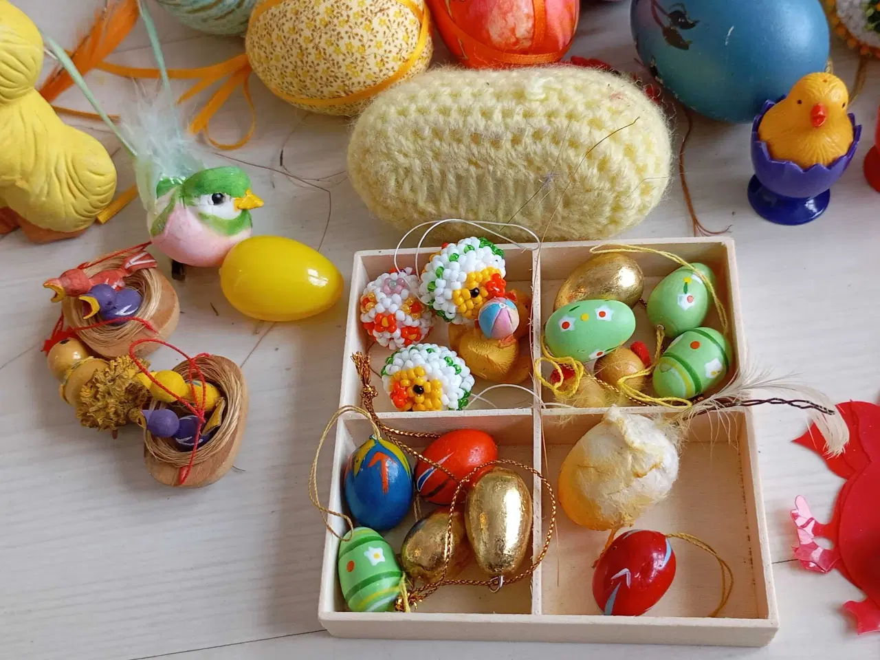 Billede 3 - Kasse med påskepynt