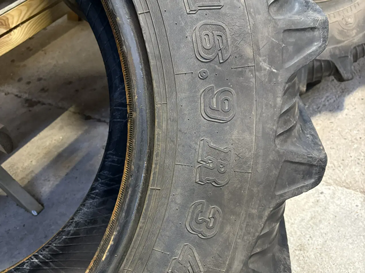 Billede 5 - Traktordæk 2 stk. 16.9R34