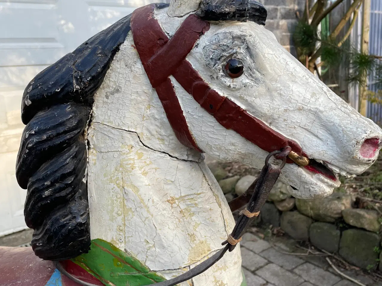 Billede 1 - Gl. håndskåret karruselhest i træ.