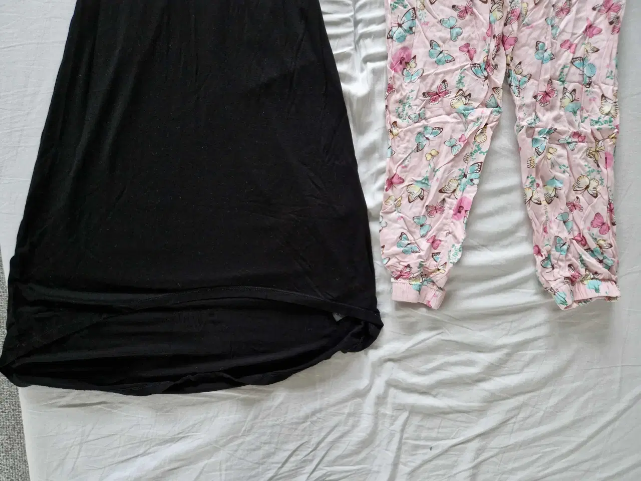 Billede 3 - Kjole str 140