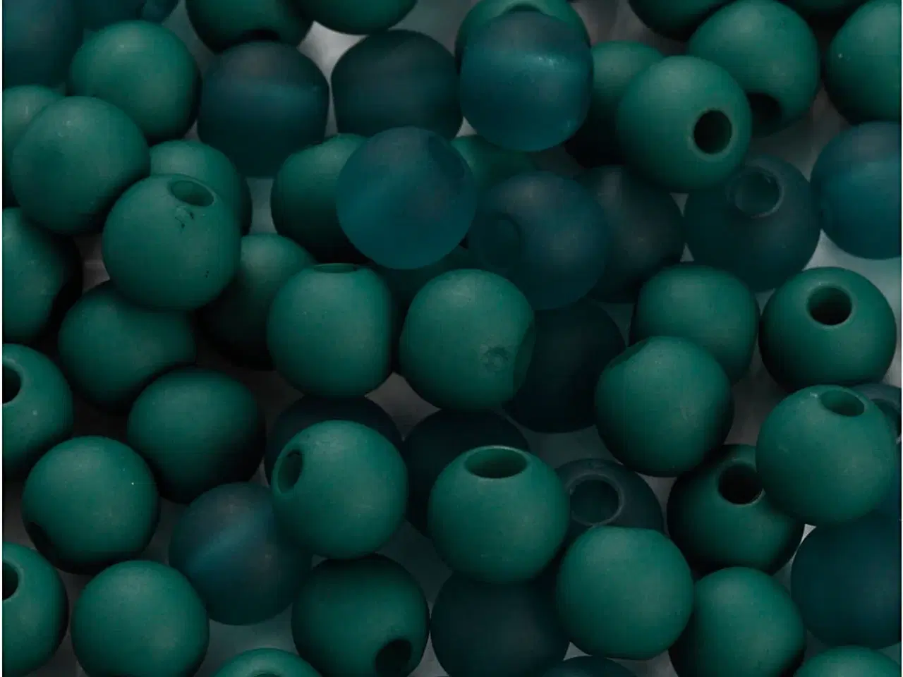 Billede 1 - Plastperler, diam. 6 mm, hulstr. 2 mm, flaskegrøn, 40g/ 1 pk.