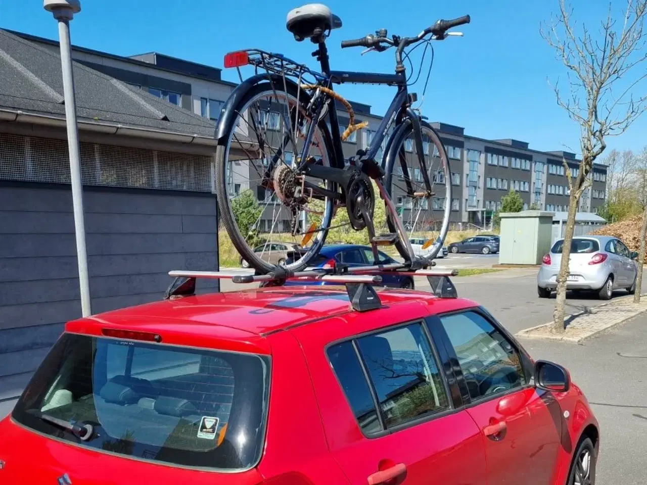 Billede 5 - Tagbøjler med cykelstativ