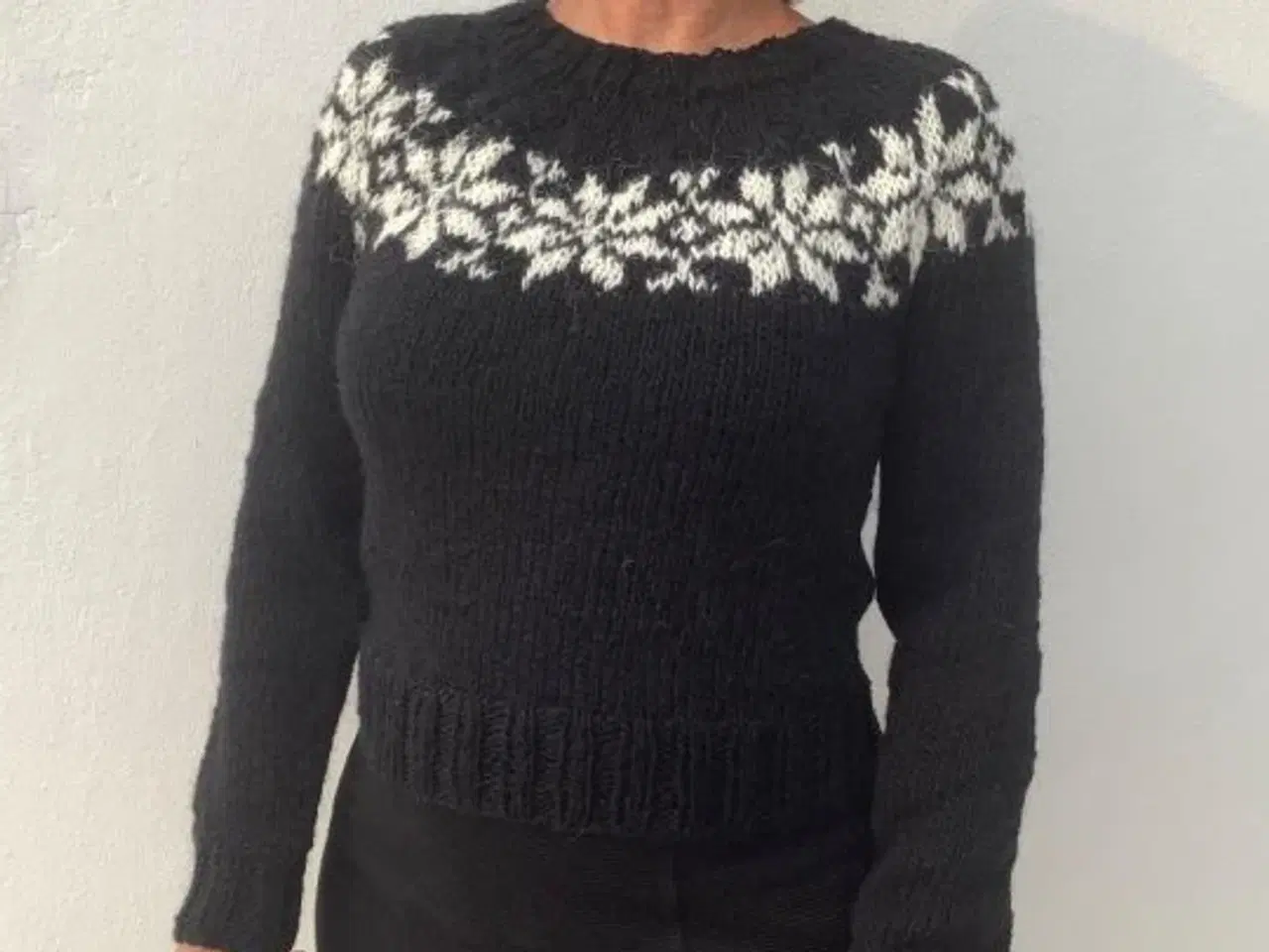 Billede 2 - Sarah Lund sweater med en stjernebort