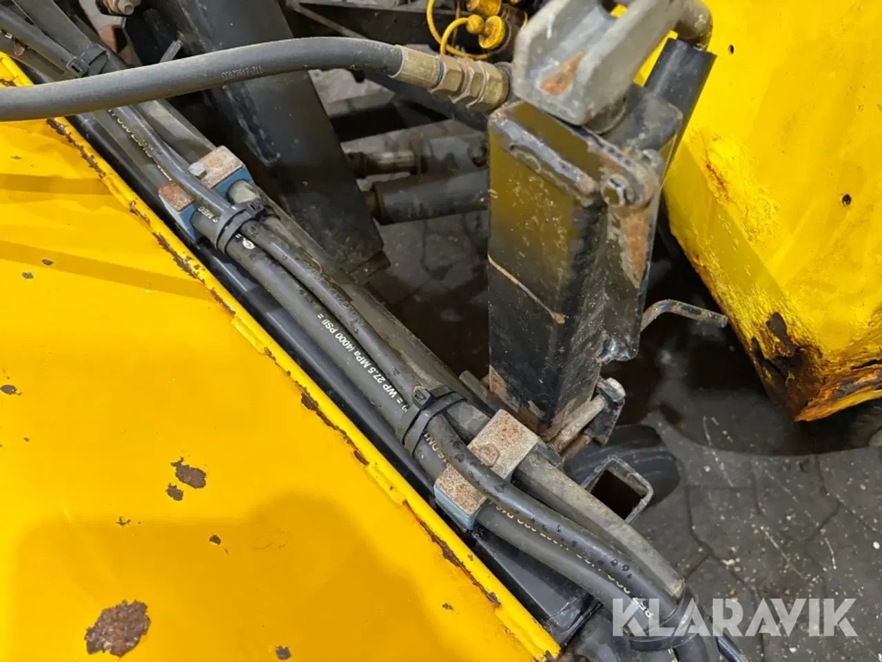 Billede 10 - Redskabsbærer Rimas / Wulff W400 - med kost og Saltspreder