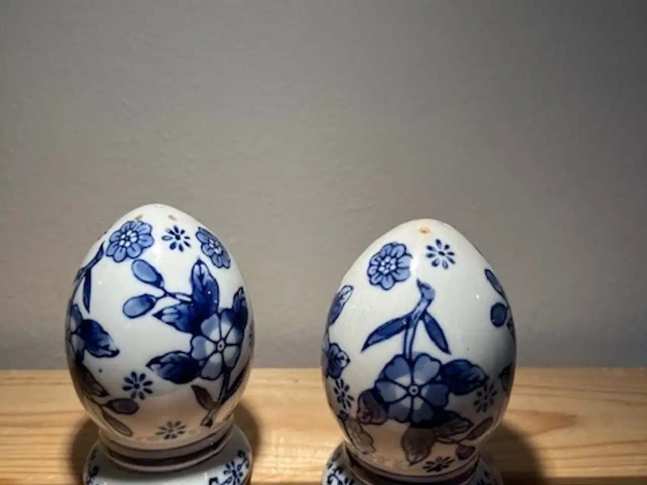 Billede 1 - Charmerende Æggeformet Salt- og Pebersæt  Blå/Hvid