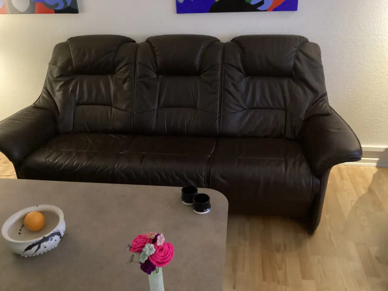 Billede 2 - Sofagruppe og lænestole med skamler i læder