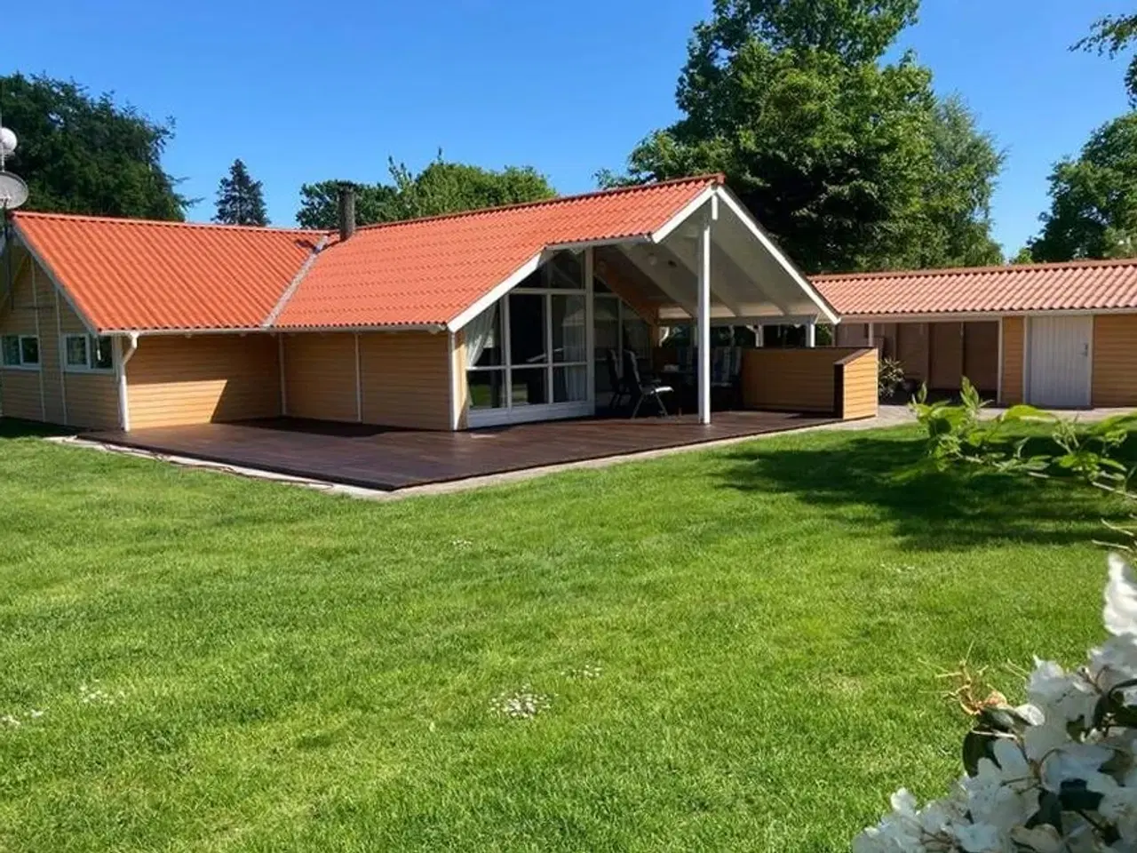 Billede 5 - Dejligt sommerhus p� stor naturgrund i Fjellerup for op til 8 personer - med stort gyngestativ.