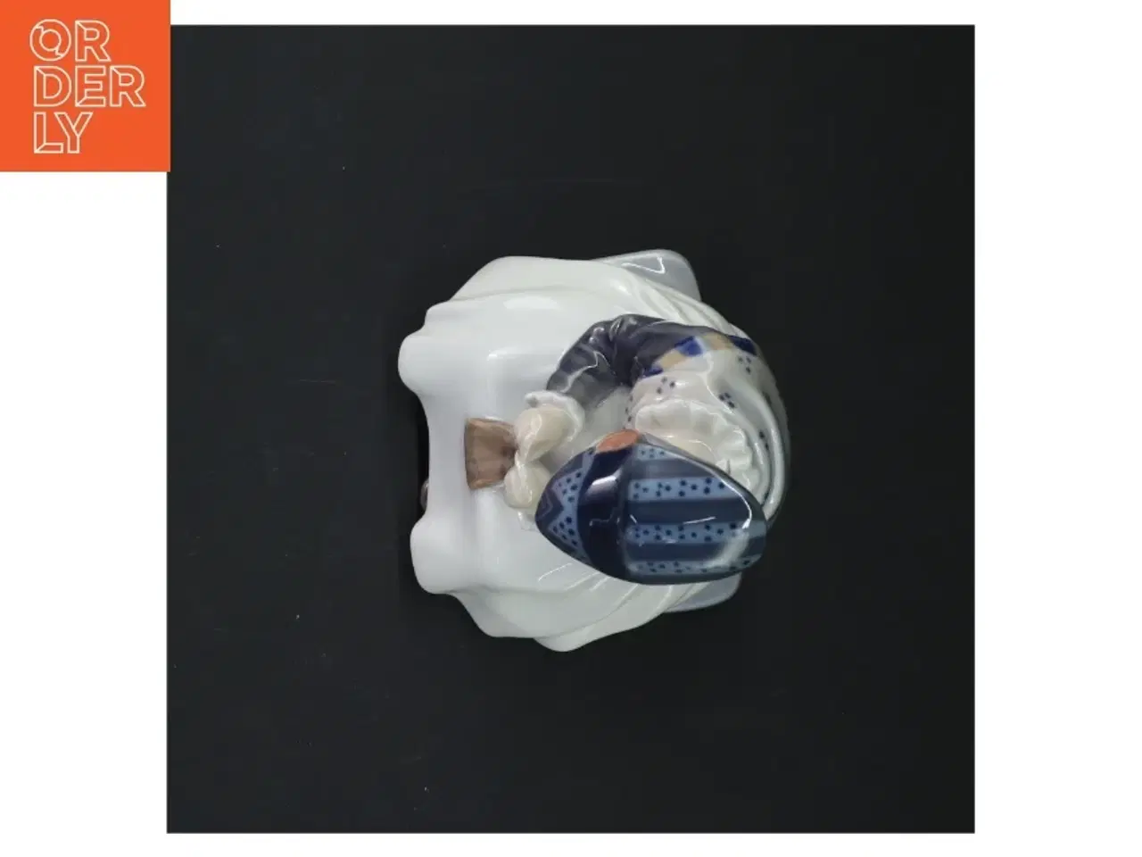 Billede 5 - Porcelænsfigur af kvinde, Royal Copenhagen fra Royal Copenhagen (str. H. 14 cm)