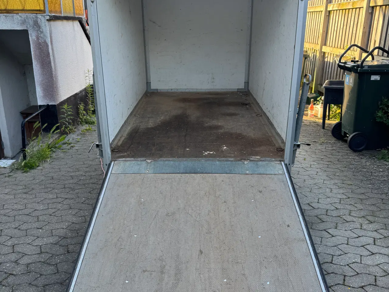 Billede 2 - Variant lukket trailer med rampe.