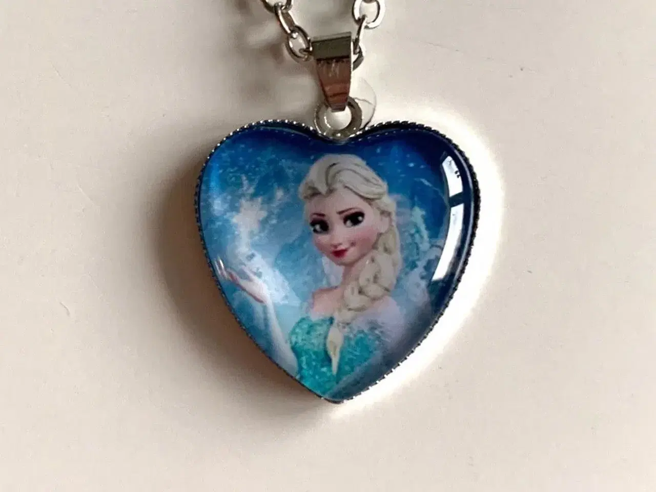 Billede 1 - Frost halskæde med Elsa fra Frost hjertehalskæde