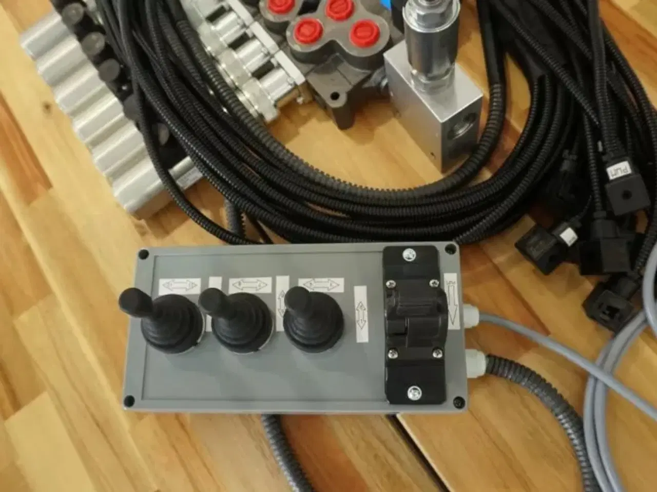 Billede 3 - Kontrolboks  joysticks, fingercontroller, Ventiler