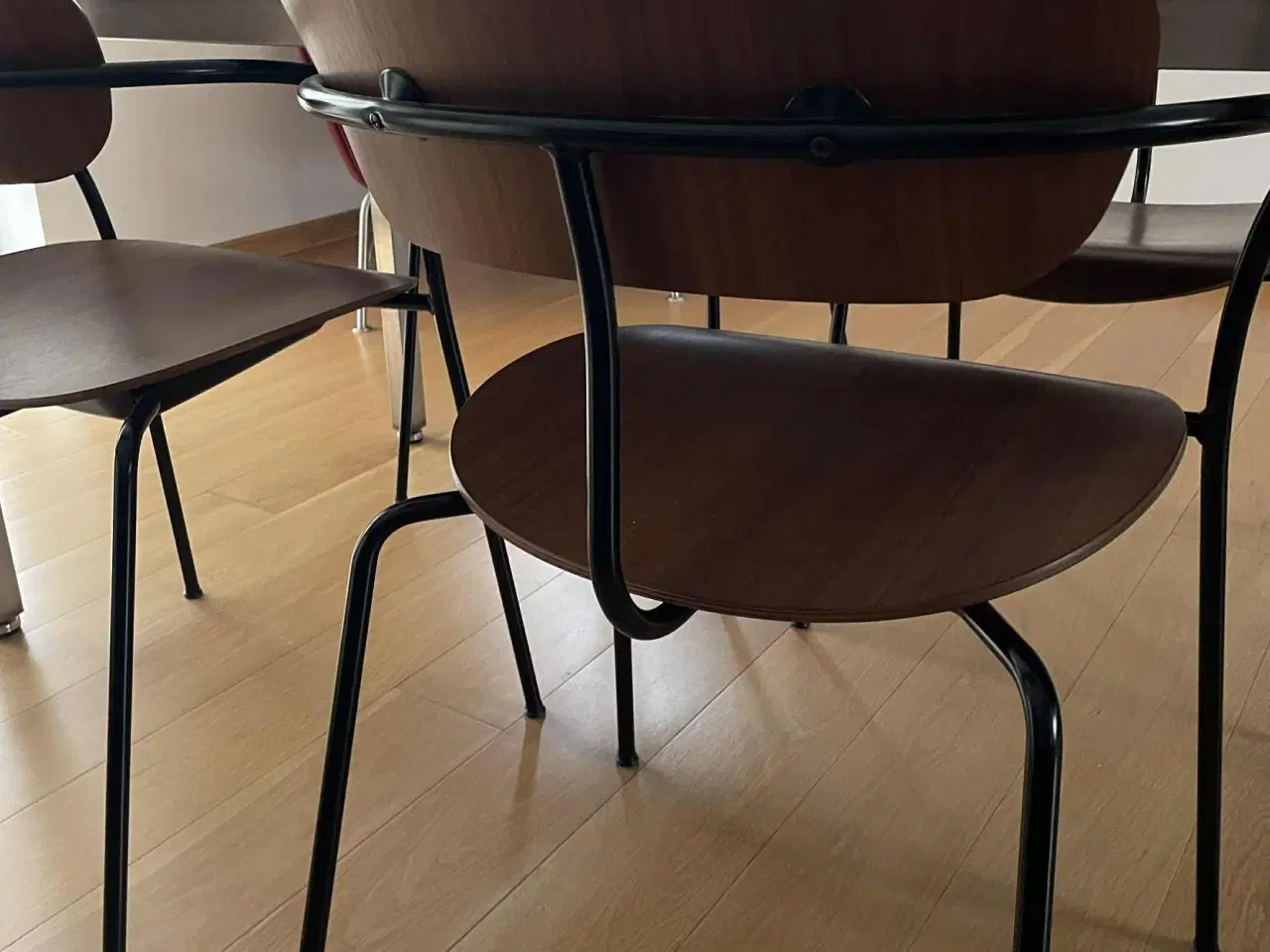 Billede 1 - 6 stk. PavilionAV2 stole med armlæn fra &Tradition